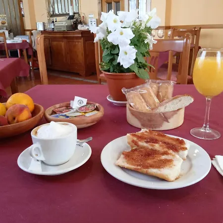 Hostal J.J. Marlene Salduero